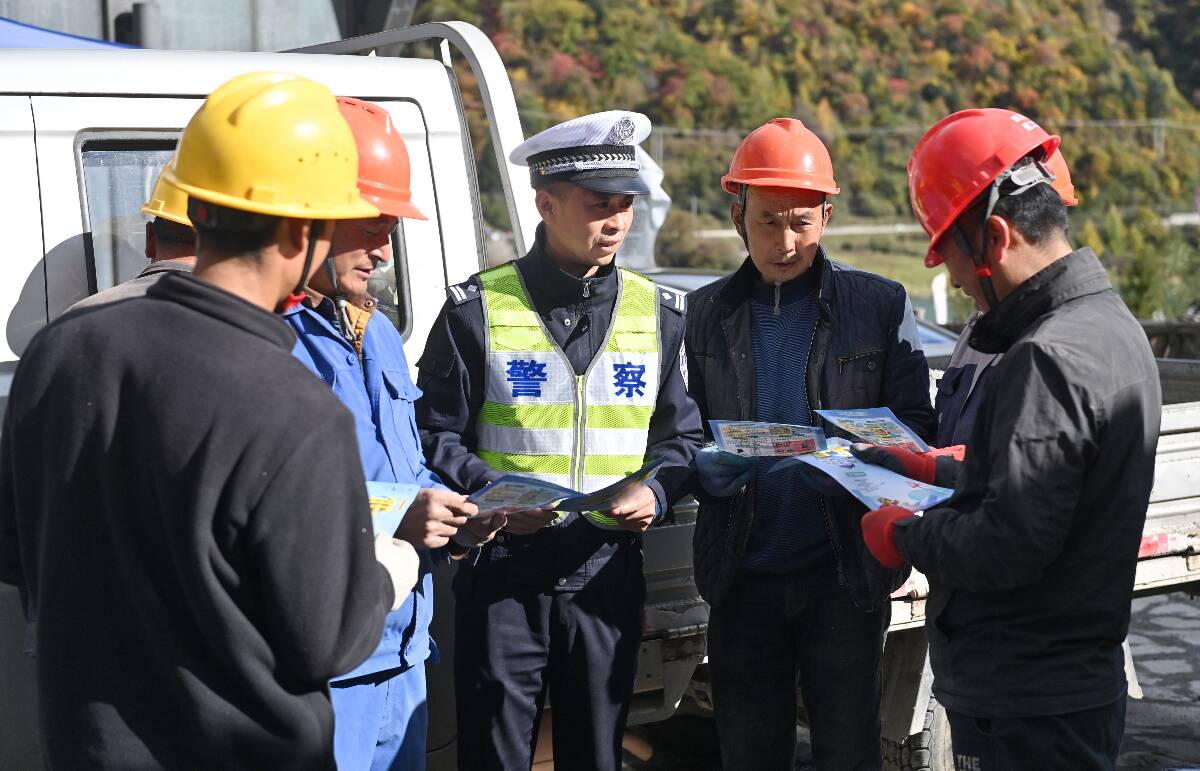 流動車管所 數據服務進山區，便民利民暖人心